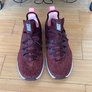 Women Nike Sneakers Gym Walking Shoes Size 8 Worn once Excellent Condition